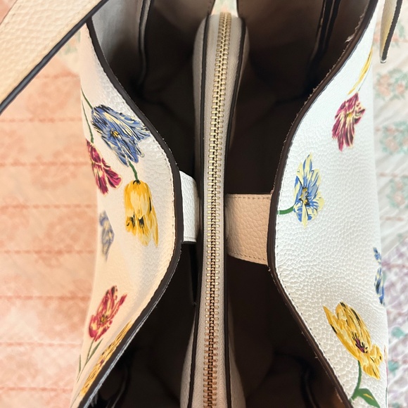 Kate Spade Knott Tulip Toss Embellished Medium Crossbody Tote KB282 White & Pink - Picture 8 of 16